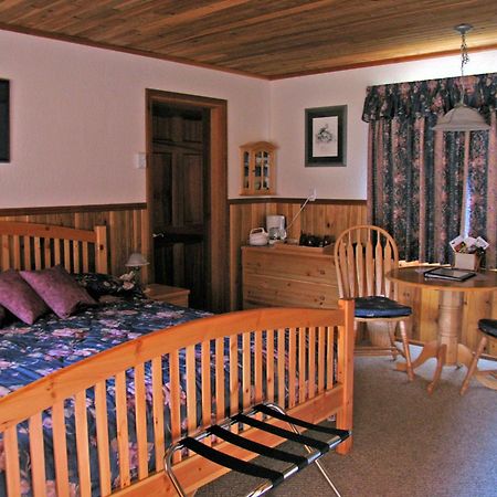 Blue Grouse Country Inn Clearwater Exterior photo