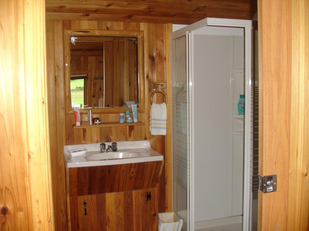 Blue Grouse Country Inn Clearwater Room photo