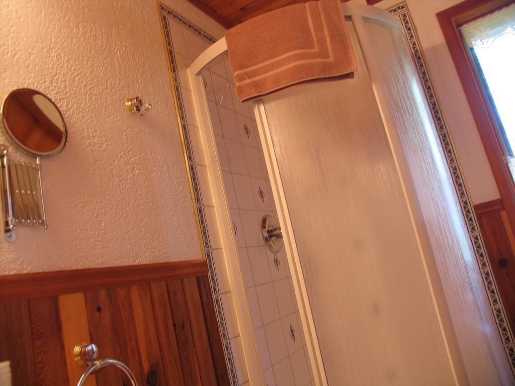 Blue Grouse Country Inn Clearwater Room photo