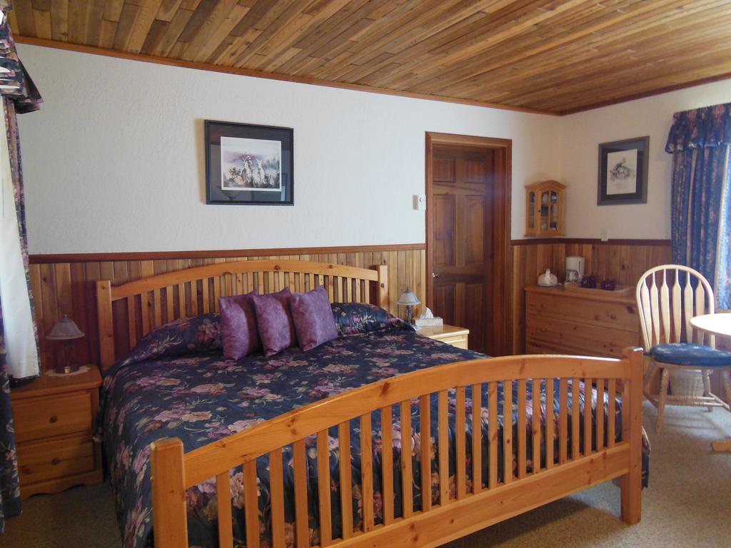 Blue Grouse Country Inn Clearwater Exterior photo