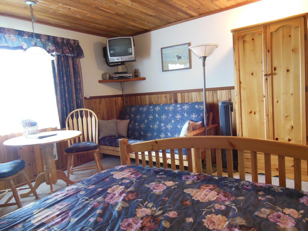 Blue Grouse Country Inn Clearwater Room photo