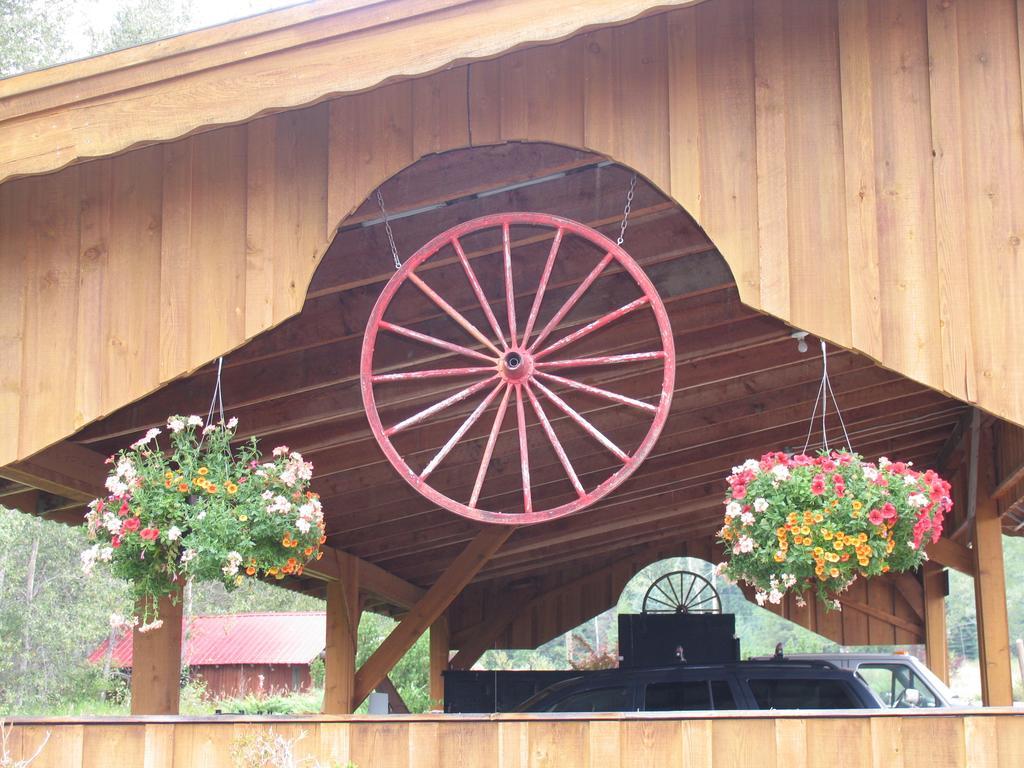 Blue Grouse Country Inn Clearwater Exterior photo