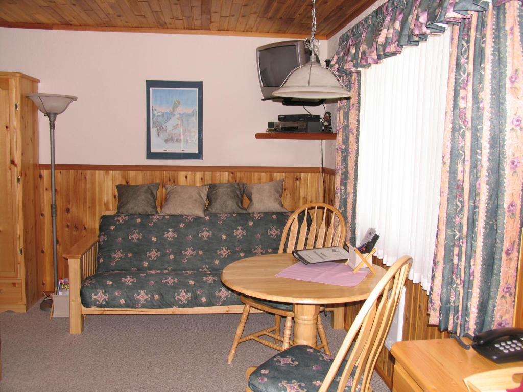 Blue Grouse Country Inn Clearwater Room photo