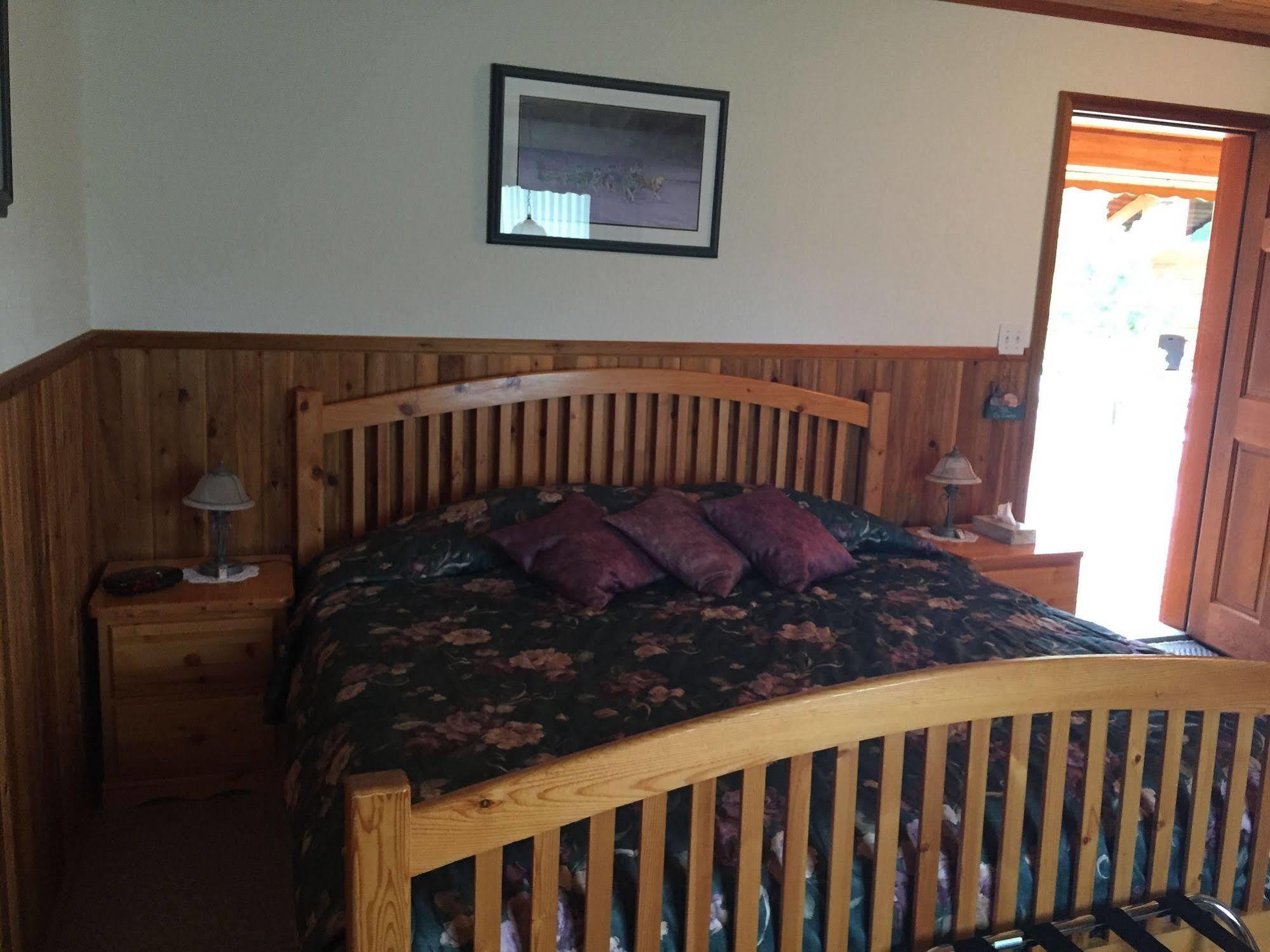 Blue Grouse Country Inn Clearwater Exterior photo